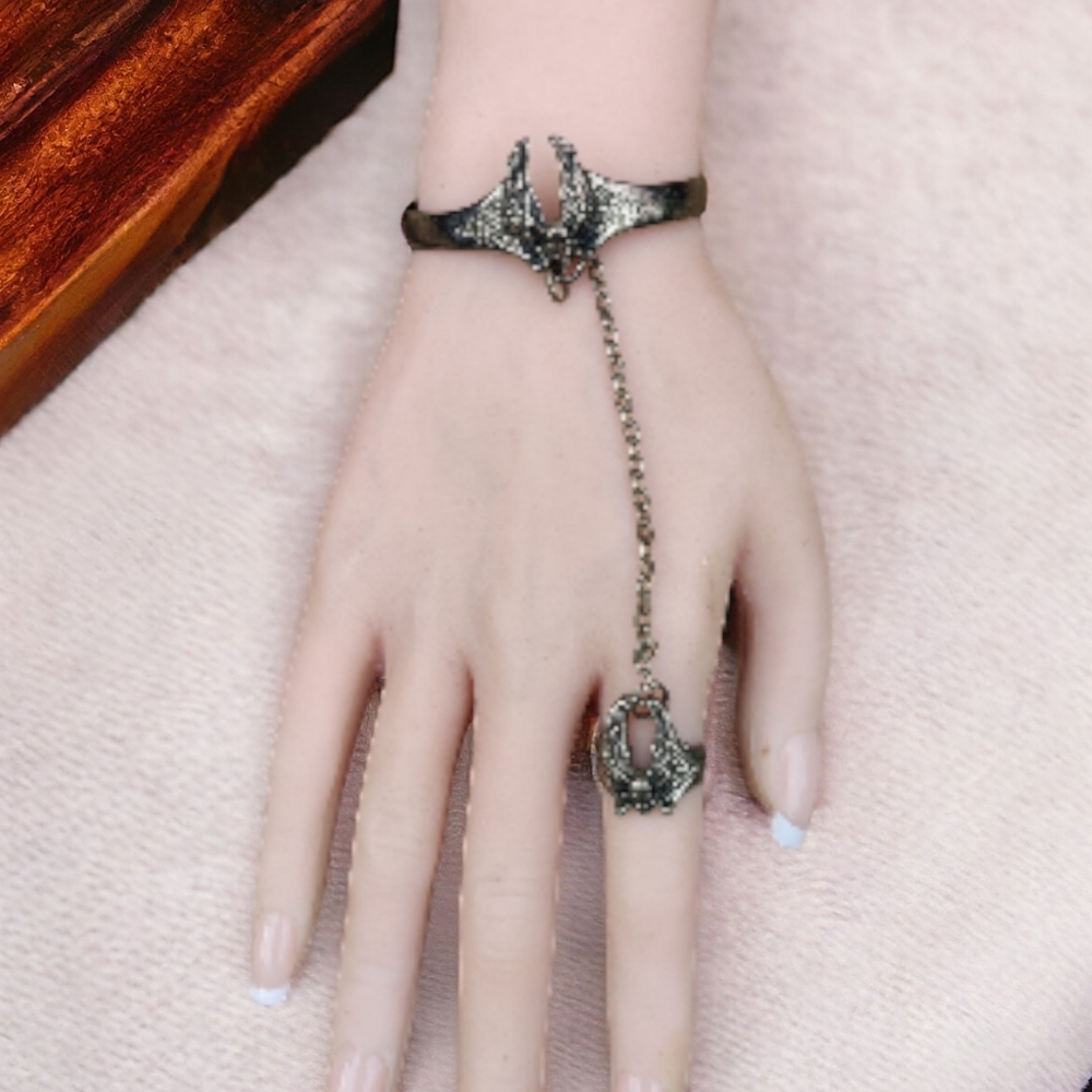 🦇 Vintage Gothic Slave Bracelet